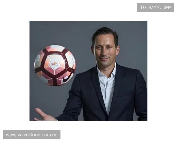 施密特执教弱队擅长逼抢压迫 国足怕吃苦难以突破瓶颈